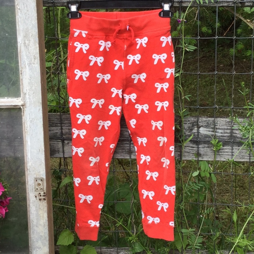 Hannah Anderson sweats bow tie forth July travel vacay